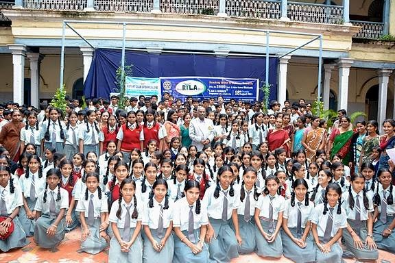 born-new-img18. CSR Porgram. Born to win helping underprivilaged government schools.